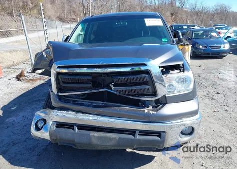 2013 Toyota Tundra Grade 5.7L V8 z USA, uszkodzony, nr VIN 5TFDY5F17DX306486